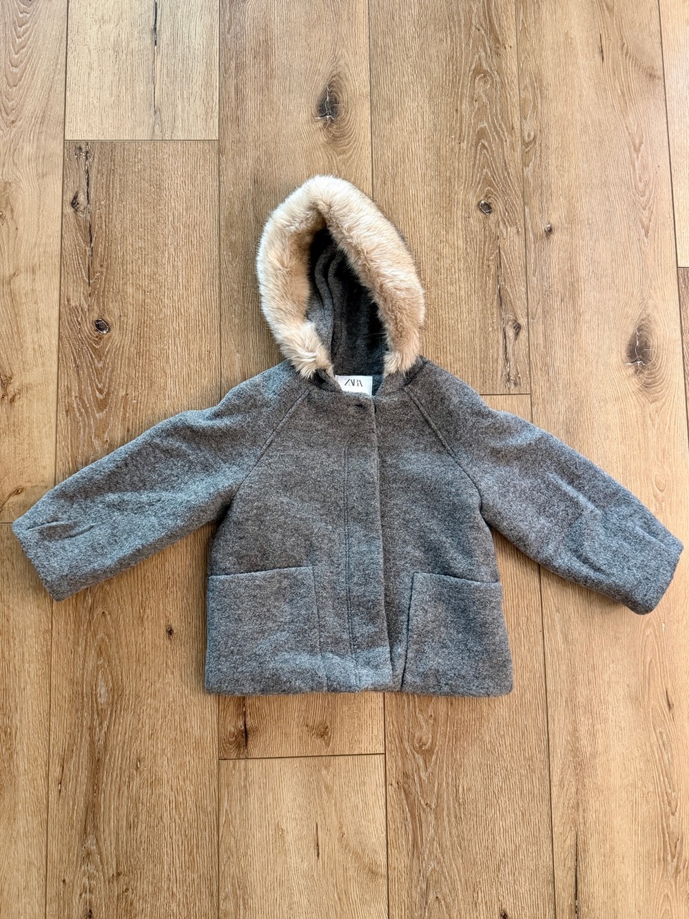 Zara Kids Grey Faux Fur Hooded 100% Wool Coat – Size 6 (CM 116)